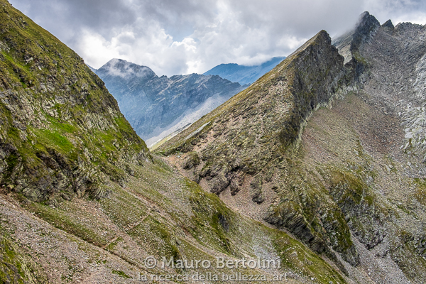 Bocca de Rogna, l'asprezza del suo territorio selvaggio
Rossa, Grigioni, Svizzera
Fujifilm X-E2 + Fujifilm XF 23mm f/2 R WR
Codice: 18.FB.1099