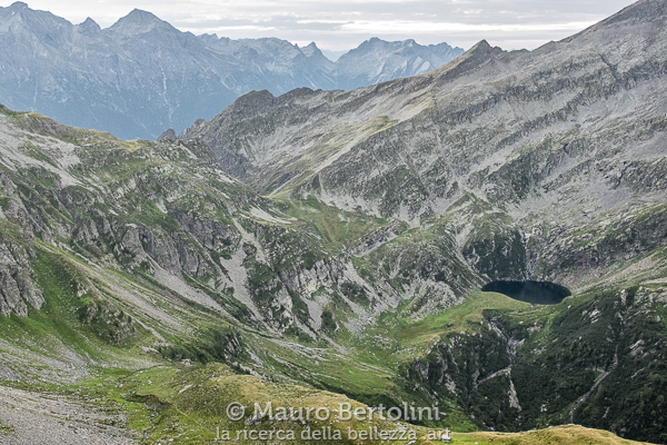 Lagh de Trescolmen e la catena montuosa della Valle Mesolcina

Rossa, Grigioni, Svizzera
Fujifilm X-E2 + Fujifilm XF 23mm f/2 R WR

Codice: 18.FB.1133