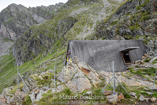 Rifugio Ganan

Rossa, Grigioni, Svizzera
Fujifilm X-E2 + Fujifilm XF 23mm f/2 R WR

Codice: 18.FB.1158