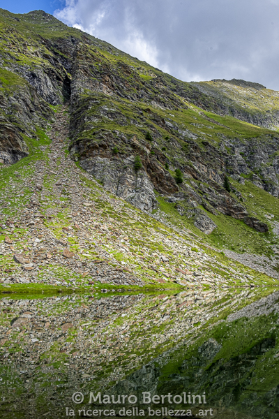 Lagh de Calvaresc

Rossa, Grigioni, Svizzera
Fujifilm X-E2 + Fujifilm XF 23mm f/2 R WR

Codice: 18.FB.1183
