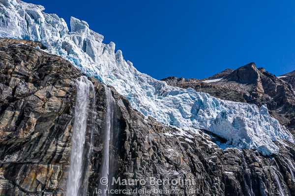 Il Ghiacciaio Fellaria si tuffa nel vuoto seguendo il flusso della sua cascata
Lanzada, Sondrio, Italia
DJI Mavic 2 Pro
Codice: 19.DA.0247