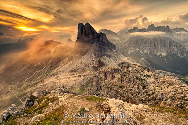 Tramonto dal Nuvolau, Averau in primo piano

Cortina d'Ampezzo, Belluno, Italia
Sony A7 III + Canon EF 24-70mm f/4L IS USM

Codice: 19.SA.0789