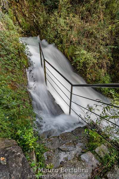 Fiumelatte, l'irruenza uscendo dalle viscere montane
Varenna, Lecco, Italia

Sony A7 III + Canon EF 16-35mm f/4L IS USM
Lee Filters Little Stopper (6 stops) + Lee Filters Polarizzatore

Codice: 20.SA.2484