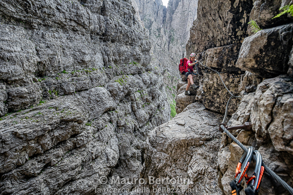 Ferrata del Marmol immersa nelle aspre pareti verticali de La Schiara

Belluno, Italia
Sony A7 III + Canon EF 16-35mm f/4L IS USM

Codice: 19.SA.0635