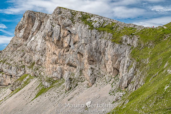 Cima de Zità Sud (sx) e Forcella de Zità (dx)

Longarone, Belluno, Italia
Fujifilm X-T2 + Fujifilm XF 56mm f/1.2 R

Codice: 19.FA.4844