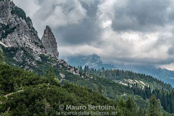 Il temporale avanza sul Rifugio Bruto Carestiato

Taibon Agordino, Belluno, Italia
Fujifilm X-T2 + Fujifilm XF 56mm f/1.2 R

Codice: 19.FA.4933