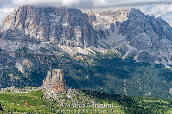 Tofane e la Cinque Torri di Averau

Cortina d'Ampezzo, Belluno, Italia
Sony A7 III + Canon EF 24-70mm f/4L IS USM

Codice: 19.SA.0765