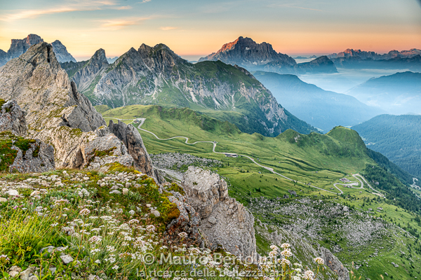 Alba dal Monte Nuvolau: Monte Gusela (sx) con dietro il Pelmo, Monte Cernera con dietro il Civetta

Cortina d'Ampezzo, Belluno, Italia
Sony A7 III + Canon EF 24-70mm f/4L IS USM

Codice: 19.SA.0797