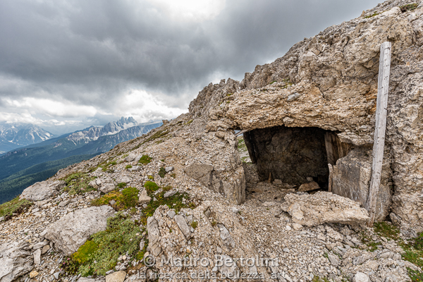 I resti di un bunker lungo il pendio di Col dei Bois

Cortina d'Ampezzo, Belluno, Italia
Sony A7 III + Canon EF 16-35mm f/4L IS USM

Codice: 19.SA.0831
