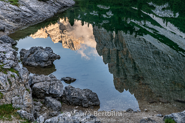 Pareti rocciose riflesse nel Lago Lagazuoi

Badia, Bolzano, Italia
Sony A7 III + Canon EF 24-70mm f/4L IS USM

Codice: 19.SA.0842