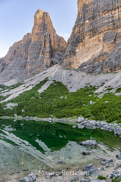 Lago Lagazuoi e le pareti rocciose che lo circondano

Badia, Bolzano, Italia
Sony A7 III + Canon EF 24-70mm f/4L IS USM

Codice: 19.SA.0843