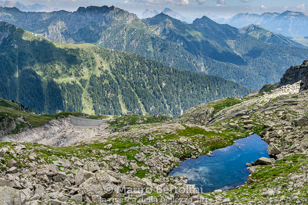 Panorama lungo il Sentiero CAI 328, in basso a sx la diga del Lago di Costa Brunella
Pieve Tesino, Trento, Italia
Sony A7 III + Canon EF 24-70mm f/4L IS USM
Codice: 20.SA.1812