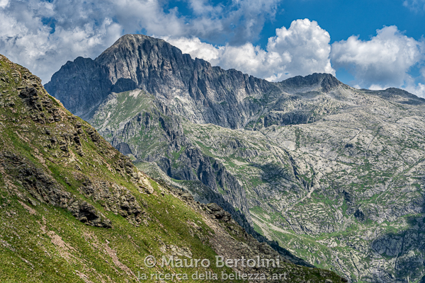 Cima d'Asta dalla Val Sorgazza
Pieve Tesino, Trento, Italia

Sony A7 III + Canon EF 24-70mm f/4L IS USM

Codice: 20.SA.1843