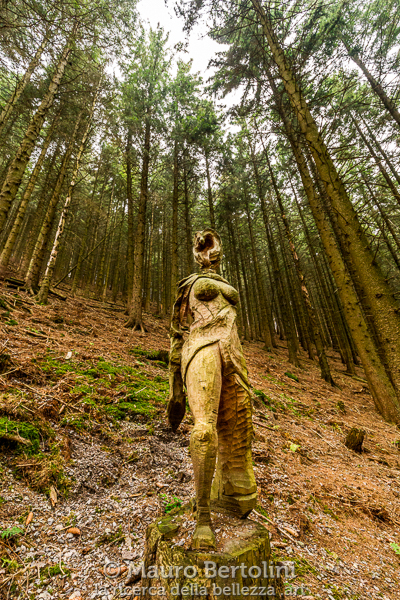 Scultura del Sentiero delle Espressioni
Schignano, Como, Italia

Sony A7 III + Canon EF 16-35mm f/4L IS USM

Codice: 21.SA.4713