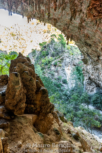 Immensa cueva senza nome vicino al Río Verde
Sierras del Parque Natural de Tejeda, Granada, Spagna

Sony A7 III + Canon EF 16-35mm f/4L IS USM

Codice: 19.SA.1466