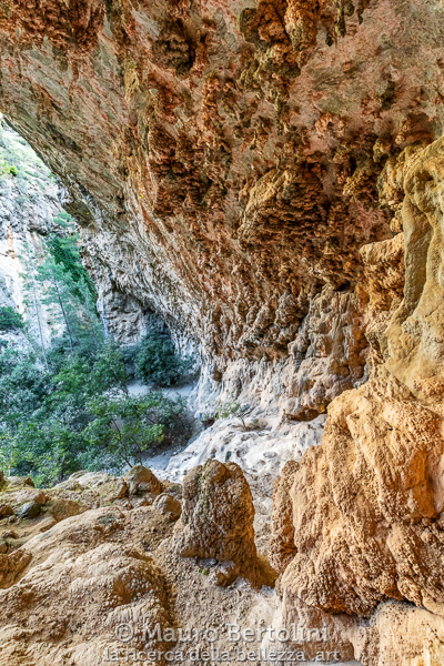 Immensa cueva senza nome vicino al Río Verde
Sierras del Parque Natural de Tejeda, Granada, Spagna

Sony A7 III + Canon EF 16-35mm f/4L IS USM

Codice: 19.SA.1467