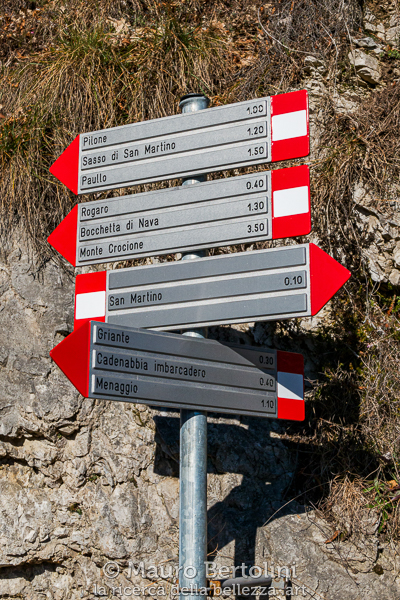 Palina con i segnavia CAI a un bivio fra il sentiero per il Sasso San Martino e il sentiero per il Santuario della Madonna di San Martino (Chiesa di San Martino)
Griante, Como, Italia

Panasonic Lumix LX100 II

Codice: 23.PA.3333