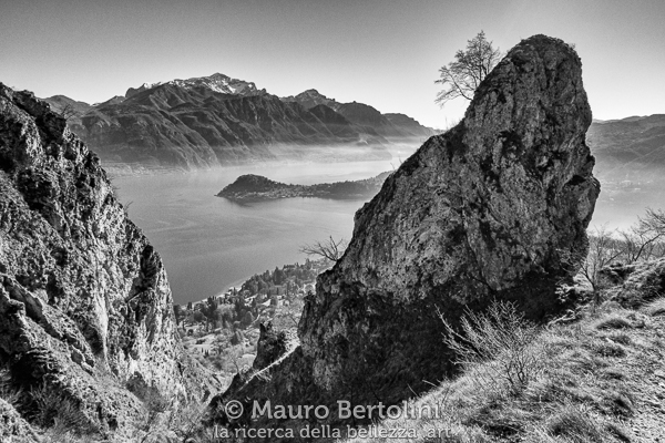 Panorama sul Lago di Como e le Grigne dal sentiero che sale dal Santuario della Madonna di San Martino (Chiesa di San Martino) fino al Sasso San Martino
Griante, Como, Italia

Panasonic Lumix LX100 II

Codice: 23.PA.3335