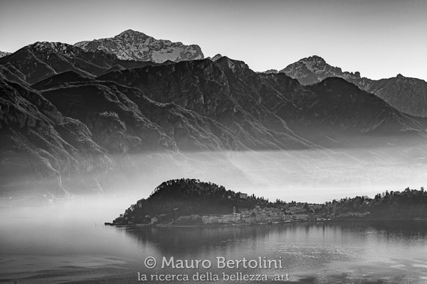 Bellagio in primo piano e le Grigne sullo sfondo Griante, Como, Italia Sony A7 III + Canon EF 70-200mm f/4L IS USM Codice: 23.SA.7065