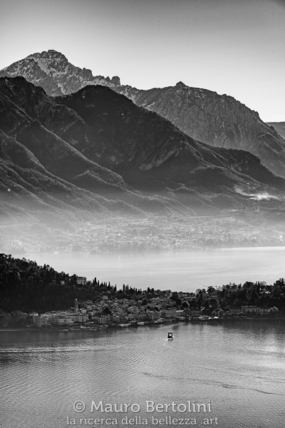 Bellagio in primo piano, Lierna nella foschia e la Grignetta sullo sfondo
Griante, Como, Italia

Sony A7 III + Canon EF 70-200mm f/4L IS USM

Codice: 23.SA.7066