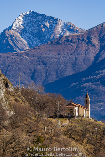 Santuario della Madonna di San Martino (Chiesa di San Martino) e sullo sfondo Monte Legnone imbiancato dall'ultima neve
Griante, Como, Italia

Sony A7 III + Canon EF 70-200mm f/4L IS USM

Codice: 23.SA.7070