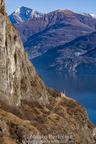 Santuario della Madonna di San Martino (Chiesa di San Martino) affacciato sul Lago di Como, e sullo sfondo Monte Legnone imbiancato dall'ultima neve
Griante, Como, Italia

Sony A7 III + Canon EF 70-200mm f/4L IS USM

Codice: 23.SA.7071