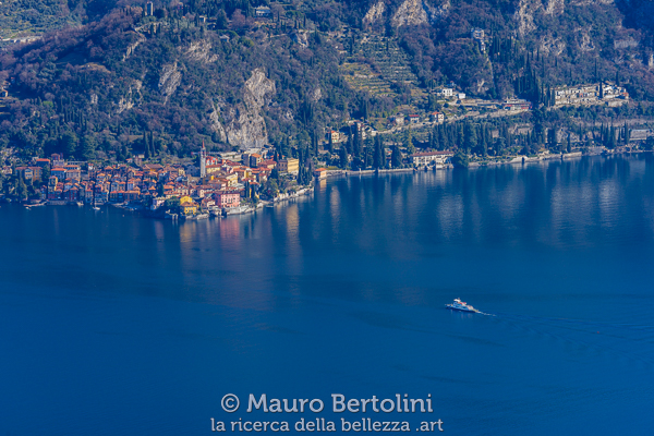 Un traghetto attraversa il Lago di Como per raggiungere Varenna (Lecco)
Griante, Como, Italia

Sony A7 III + Canon EF 70-200mm f/4L IS USM

Codice: 23.SA.7075