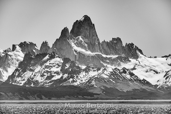 Monte Fitz Roy (o Cerro Chalten) visto dal Lago Viedma Lago Viedma, Santa Cruz, Argentina Sony A7 III + Sony FE 200-600mm f/5.6-6.3 G OSS Codice: 23.SB.4098