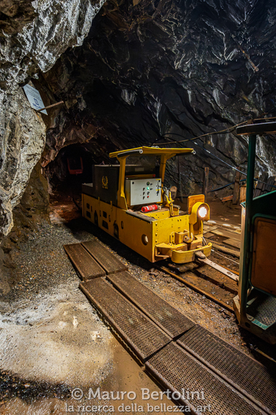 Miniera Gaffione, trenino fermo alla stazione interna alla miniera Schilpario, Bergamo, Italia Sony A7 III + Canon EF 16-35mm f/4L IS USM Codice: 25.SA.9523