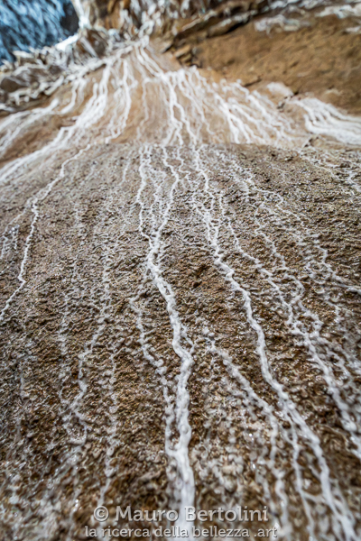 Miniera Gaffione, disegni delle concrezioni calcaree sulle pareti della miniera Schilpario, Bergamo, Italia Sony A7 III + Canon EF 16-35mm f/4L IS USM Codice: 25.SA.9527
