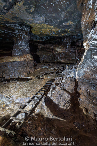 Miniera Gaffione, le verticali camere dei tunnel in cui veniva prelevato il minerale Schilpario, Bergamo, Italia Sony A7 III + Canon EF 16-35mm f/4L IS USM Codice: 25.SA.9532