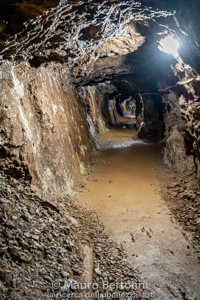 Miniera Gaffione, lungo tunnel della miniera Schilpario, Bergamo, Italia Sony A7 III + Canon EF 16-35mm f/4L IS USM Codice: 25.SA.9552